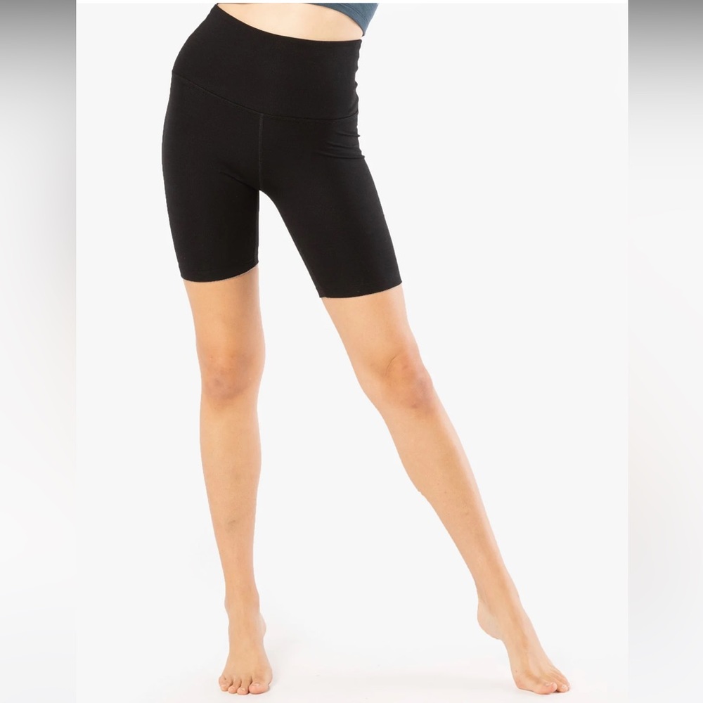 Beyond Yoga NWT Heather Rib High Waisted Biker Short, Black